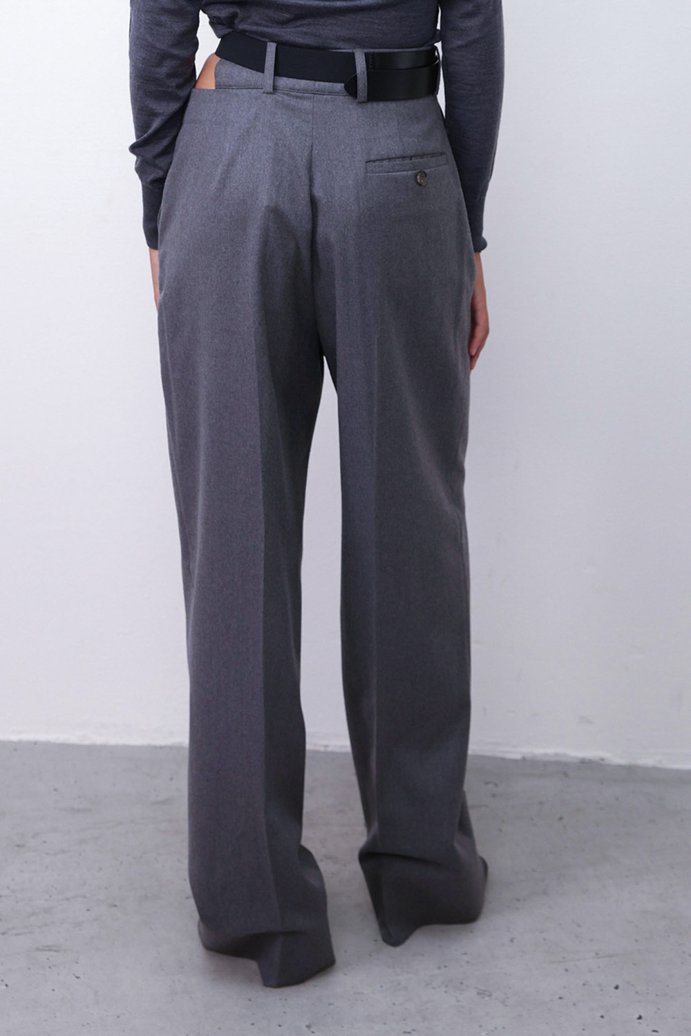 מכנסיים מחויטים